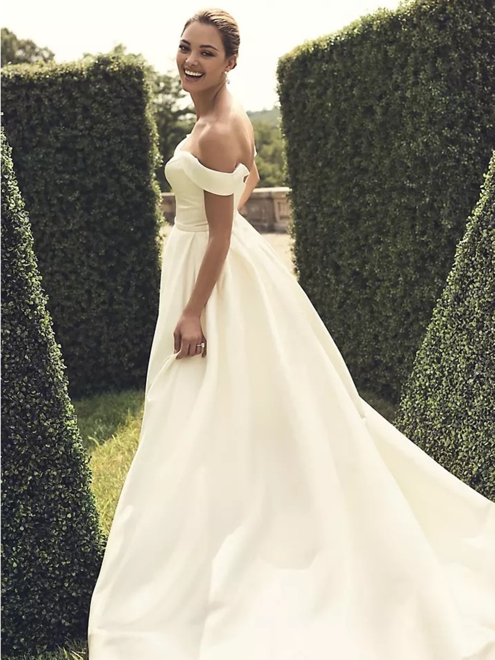 Classic Off-Shoulder Ivory Ball Gown Wedding Dress